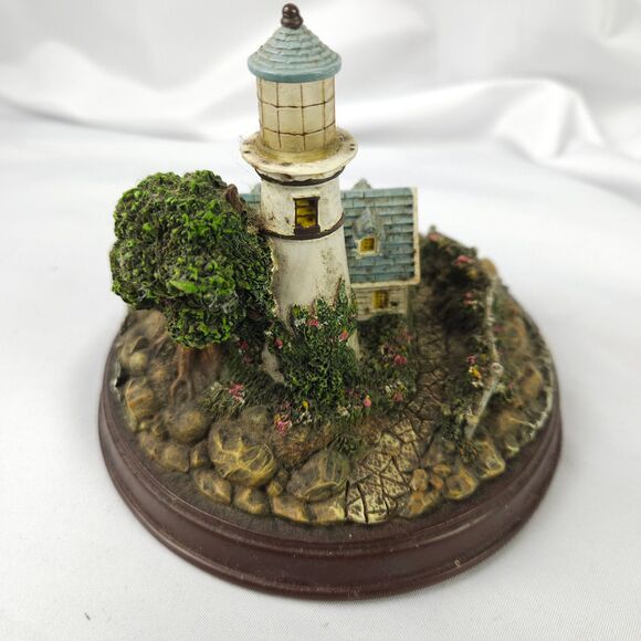 Thomas Kinkade Illuminated "A Light in the Storm" Lighthouse Figurine - Works - Picture 4 of 8